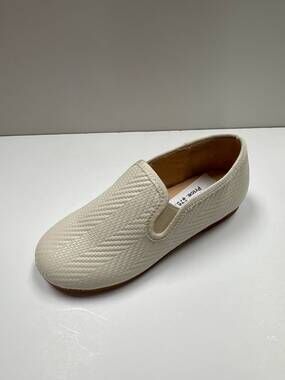 NEW 1936 girl's gianna classic slip on in beige embossed